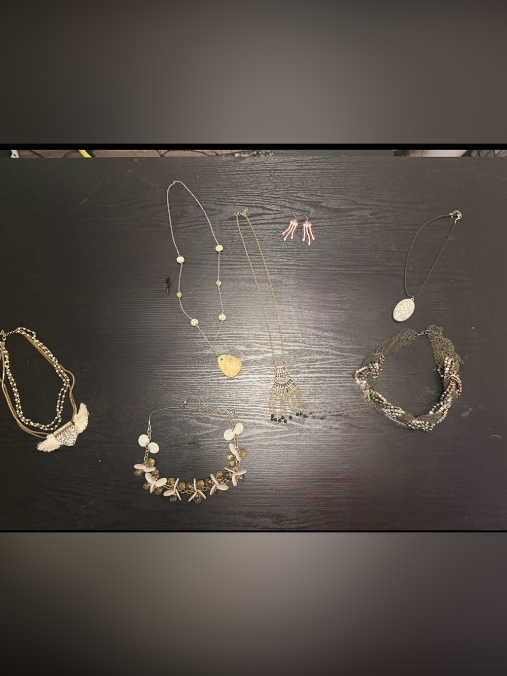Women’s 7 piece jewelry bundle - 6 necklaces and a pair of earrings.